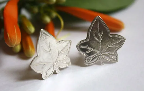 Hojas de hiedra, gemelos románticos en plata