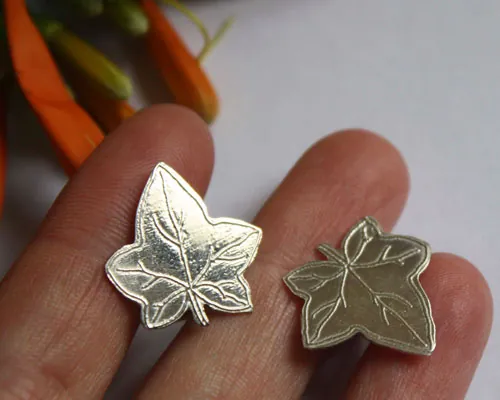 Hojas de hiedra, gemelos románticos en plata