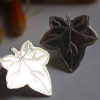 Hojas de hiedra, gemelos románticos en plata