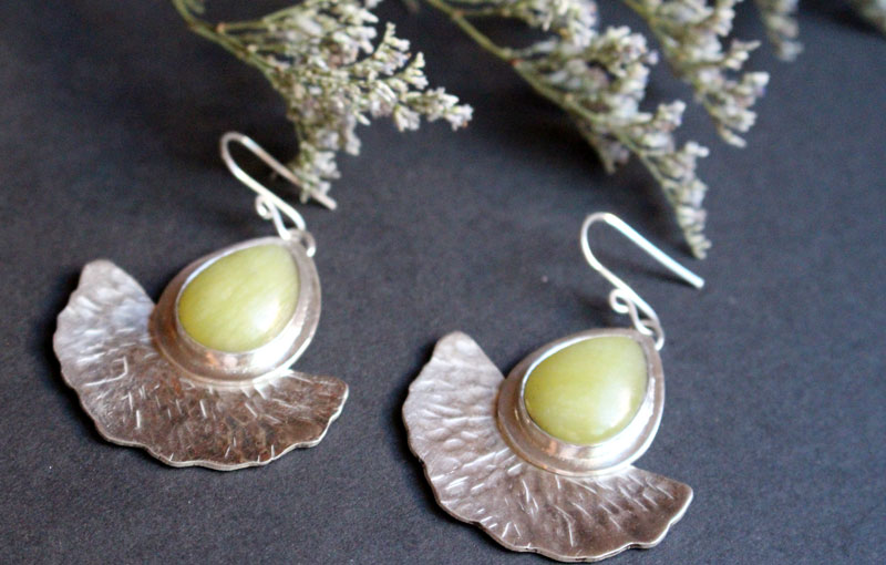 Hojas del sol, aretes hoja de ginkgo en plata y aventurina