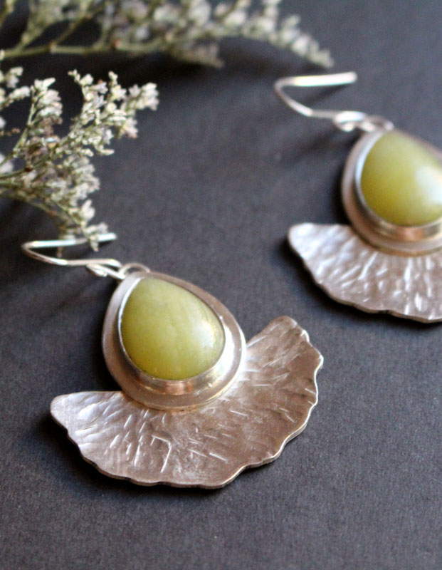 Hojas del sol, aretes hoja de ginkgo en plata y aventurina