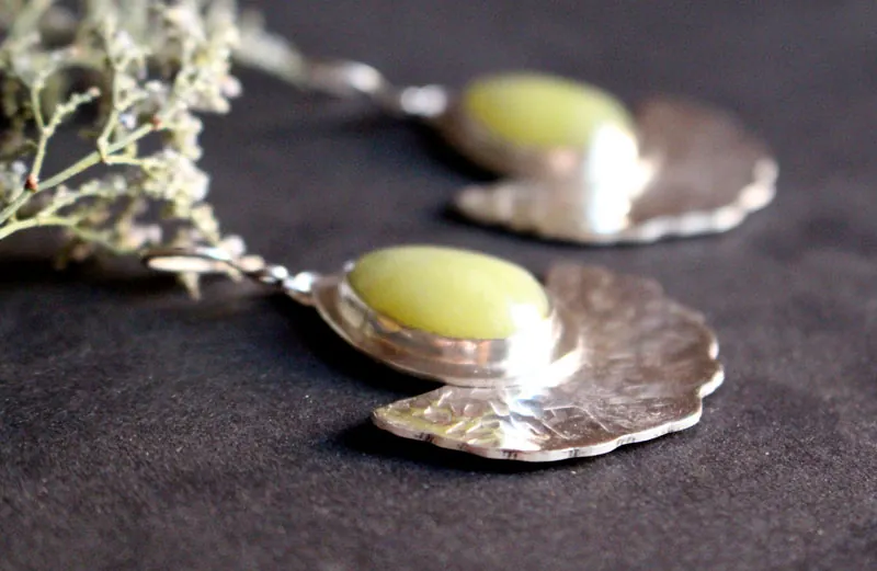 Hojas del sol, aretes hoja de ginkgo en plata y aventurina