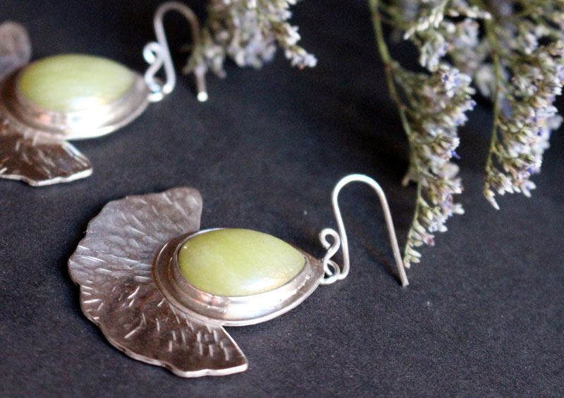 Hojas del sol, aretes hoja de ginkgo en plata y aventurina