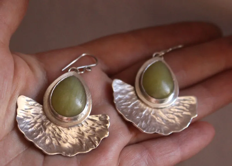 Hojas del sol, aretes hoja de ginkgo en plata y aventurina
