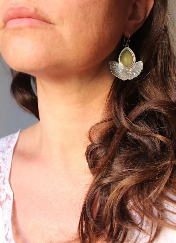 Hojas del sol, aretes hoja de ginkgo en plata y aventurina