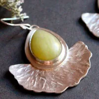 Hojas del sol, aretes hoja de ginkgo en plata y aventurina