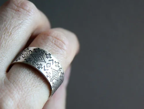 Huichol, anillo geométrico tribal mexicano en plata