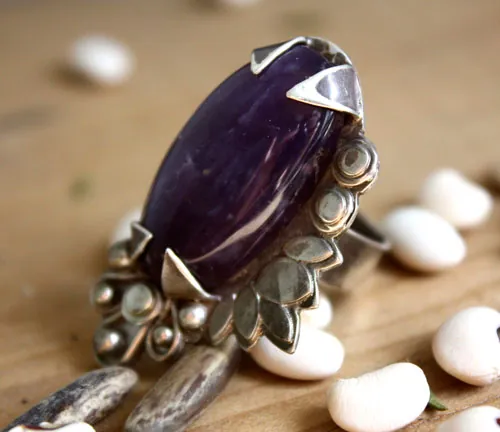 Huma, anillo botánico en plata y calcedonia