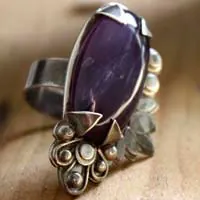 Huma, anillo botánico en plata y calcedonia