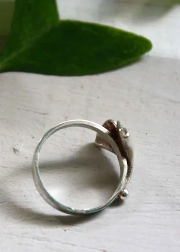 Icho, anillo hoja de ginkgo biloba en plata