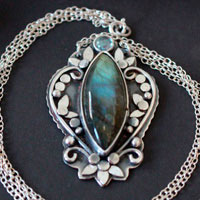 Inaccessible Eden, garden flowers necklace in silver and labradorite