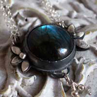 Inflorescencia de hielo, collar flor barroca en plata y labradorita