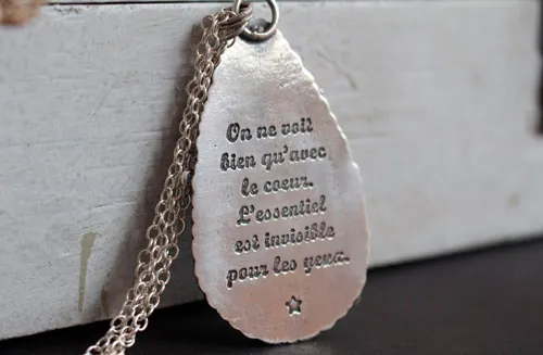 Invisible a los ojos, collar cita de El Principito en plata y labradorita