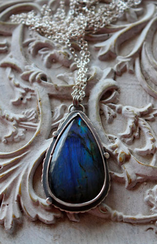 Invisible a los ojos, collar cita de El Principito en plata y labradorita