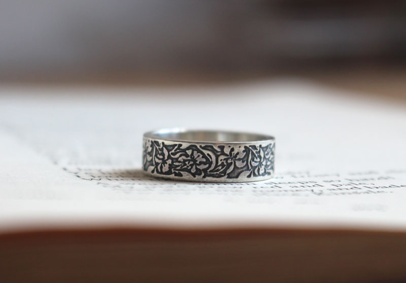 Iris, anillo flor en plata