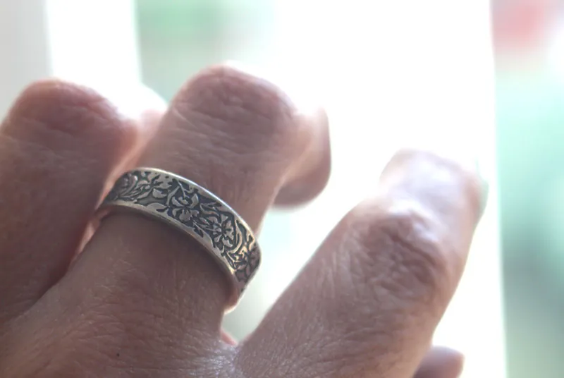 Iris, anillo flor en plata