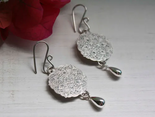 Ishaia, aretes mandala en plata