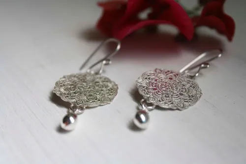 Ishaia, aretes mandala en plata