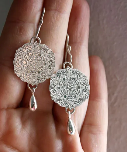 Ishaia, aretes mandala en plata