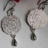 Ishaia, aretes mandala en plata
