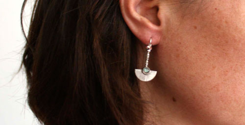 Isis, Egyptian earrings in silver and labradorite