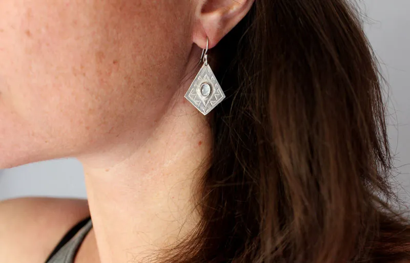 Itzia, aretes rombo mexicano en plata y zircón