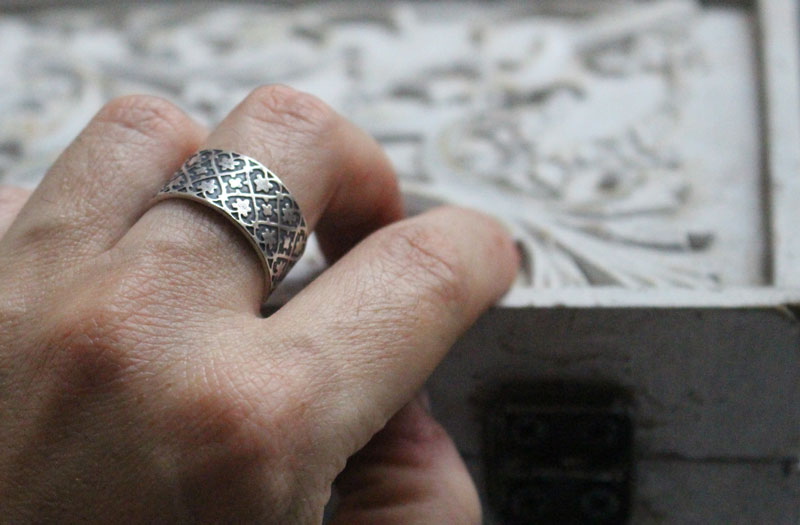 Ivy crown,  strength of bonds Medieval ring in silver