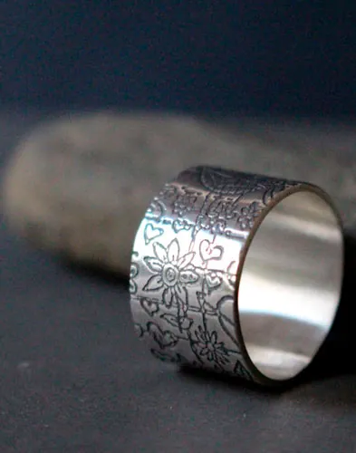 Jardín de niños, anillo dibujo infantil en plata