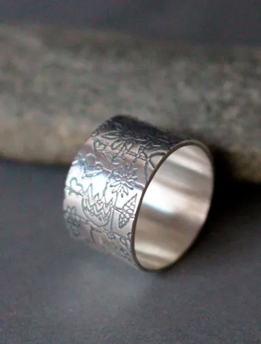 Jardín de niños, anillo dibujo infantil en plata
