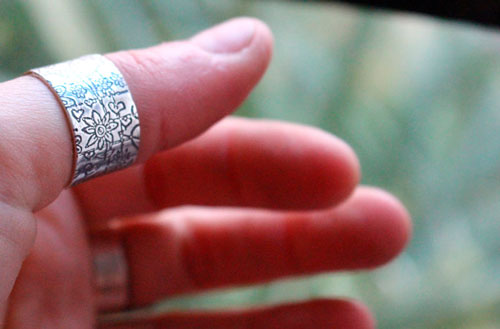 Jardín de niños, anillo dibujo infantil en plata