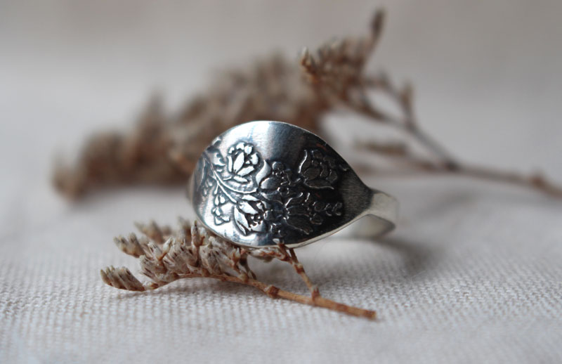 Jardín de rosas, anillo de flores en plata