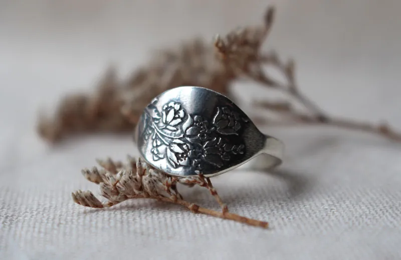 Jardín de rosas, anillo de flores en plata