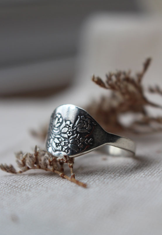 Jardín de rosas, anillo de flores en plata