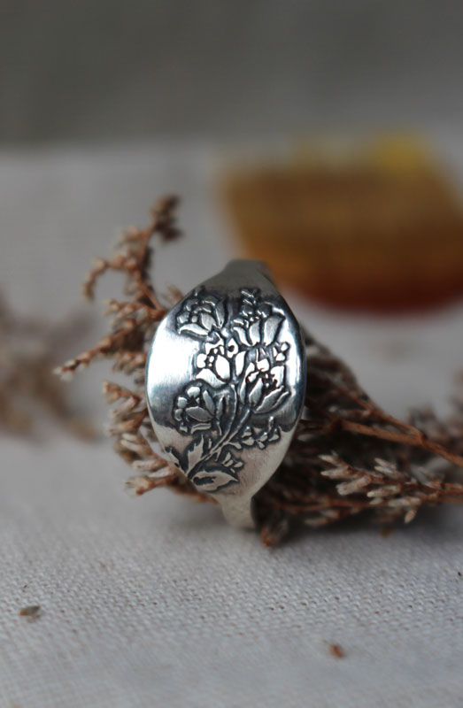 Jardín de rosas, anillo de flores en plata