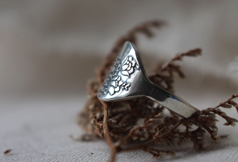 Jardín de rosas, anillo de flores en plata