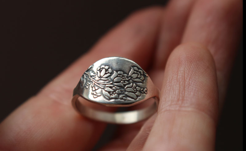 Jardín de rosas, anillo de flores en plata