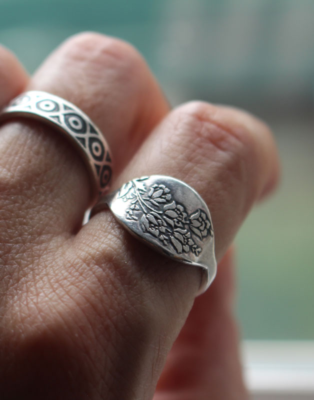 Jardín de rosas, anillo de flores en plata