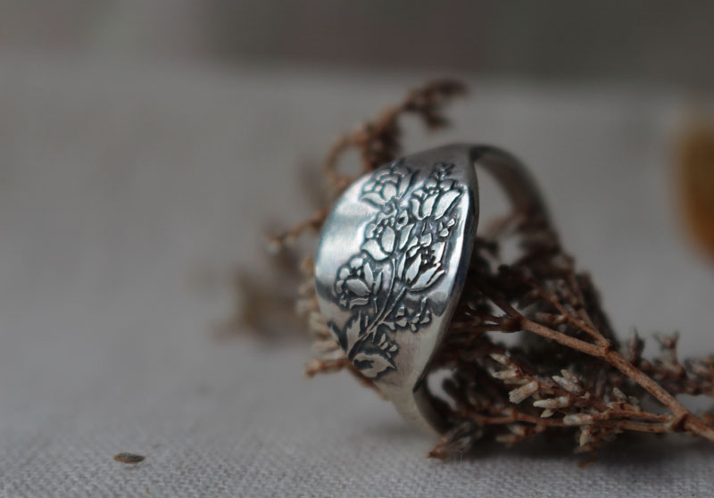 Jardín de rosas, anillo de flores en plata