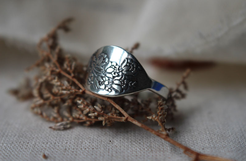 Jardín de rosas, anillo de flores en plata