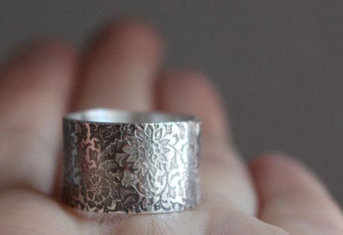 Jardin olvidado, anillo flores silvestres en plata