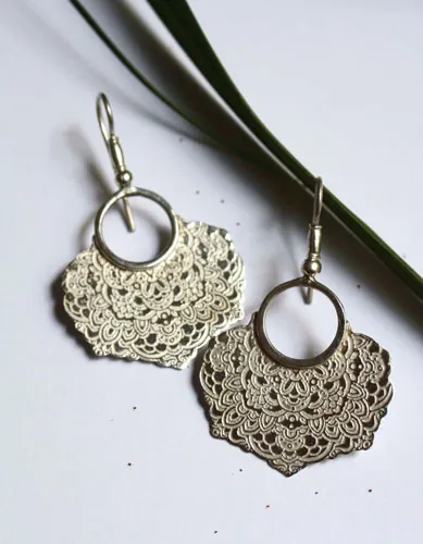Jessamine, aretes flor oriental en plata