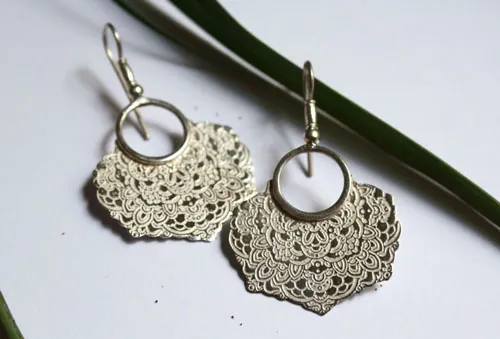 Jessamine, aretes flor oriental en plata
