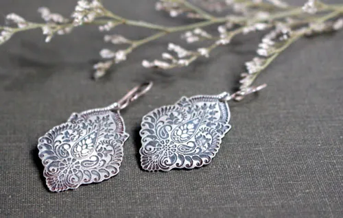 Kanan, aretes florales barrocos en plata