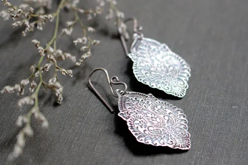 Kanan, aretes florales barrocos en plata
