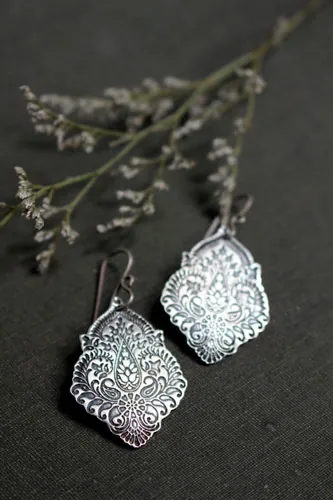 Kanan, aretes florales barrocos en plata