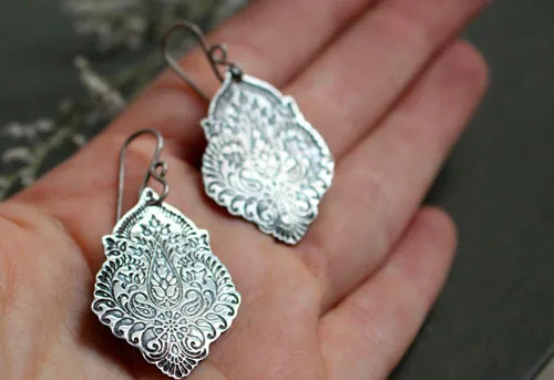 Kanan, aretes florales barrocos en plata