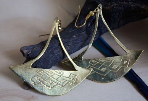 Katanga, aretes hacha tribal africana en latón