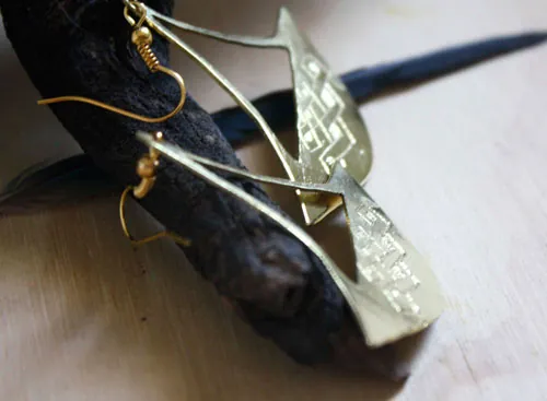 Katanga, aretes hacha tribal africana en latón