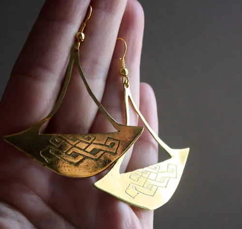 Katanga, aretes hacha tribal africana en latón