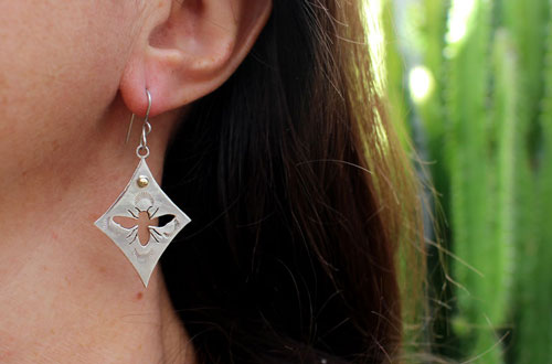 Keren, bee earrings in sterling silver and brass